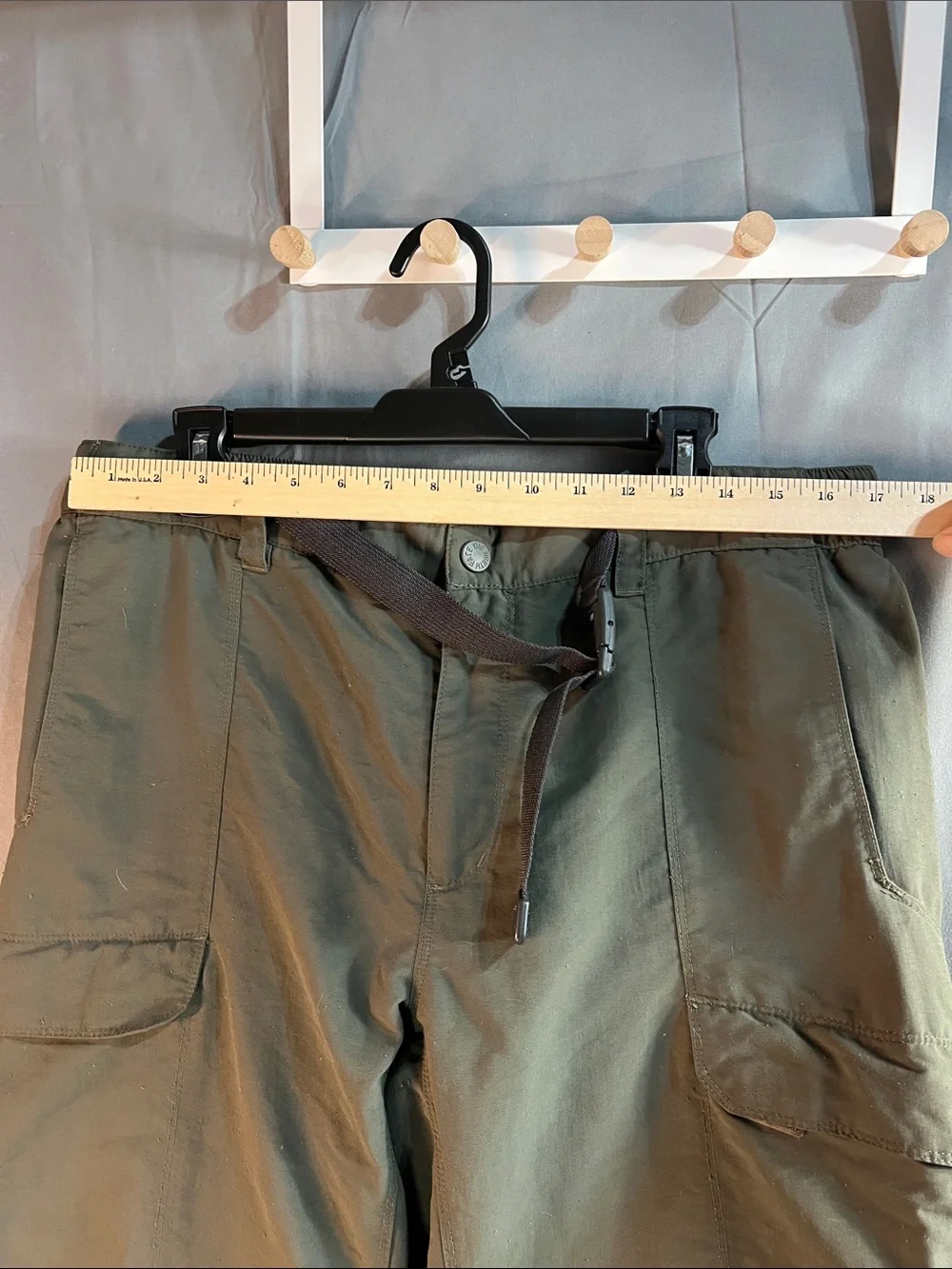 North face Olive Green Convertible cargo waterproof men’s LG